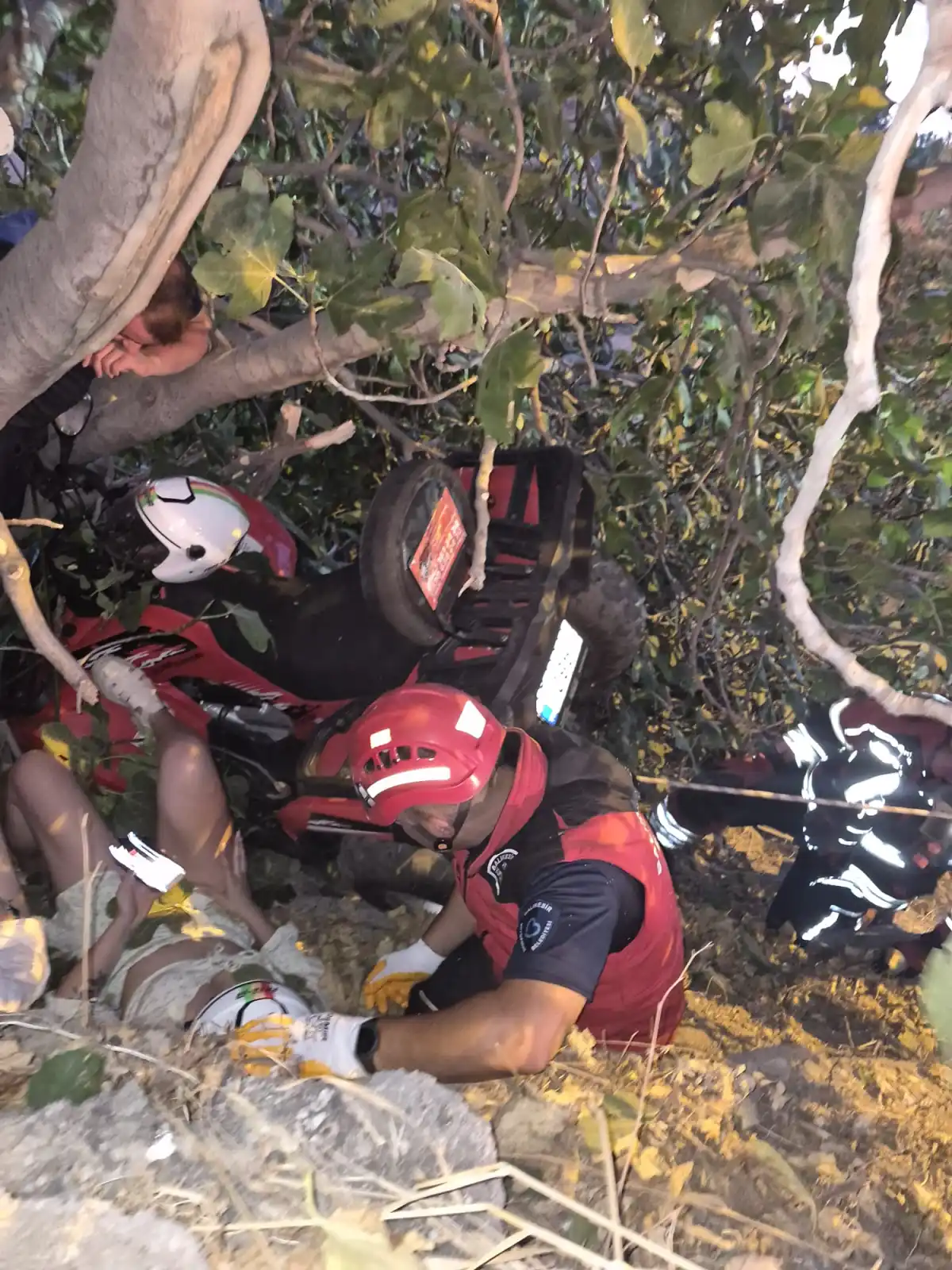 Balıkesir Ayvalık’ta ATV şarampole uçtu: 2 yaralı